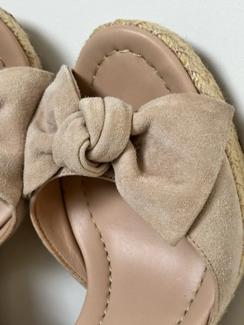 Kate Spade Women’s Beige Suede Knotted Bow Espadrille Wedge Sandals Size 7.5 M - Picture 13 of 16